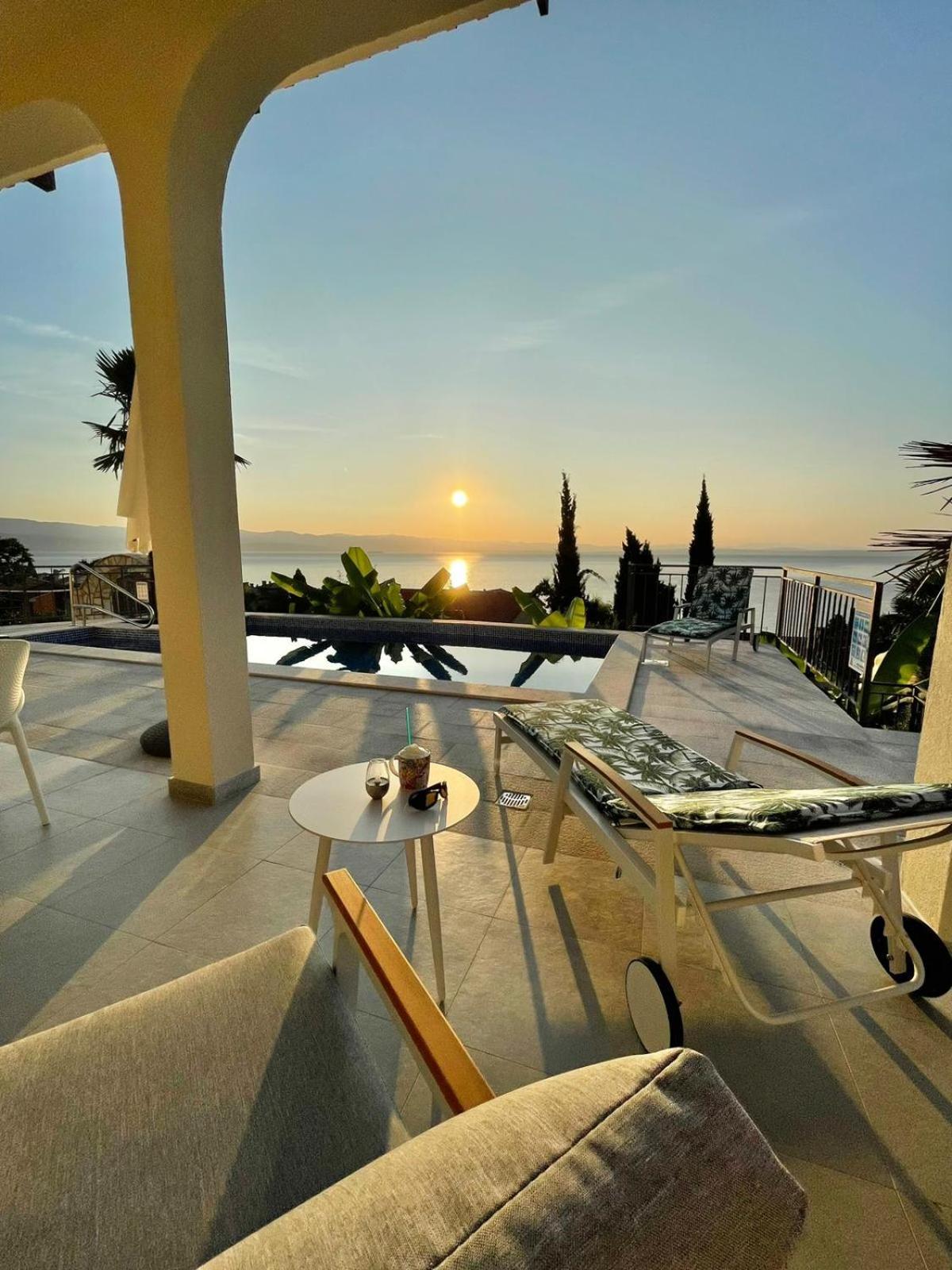Villa Nikolla Lovran Bagian luar foto