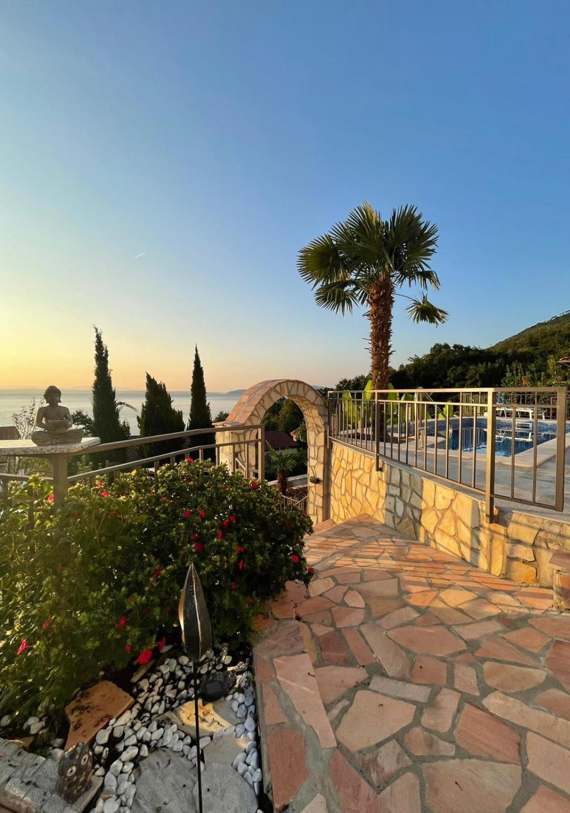 Villa Nikolla Lovran Bagian luar foto