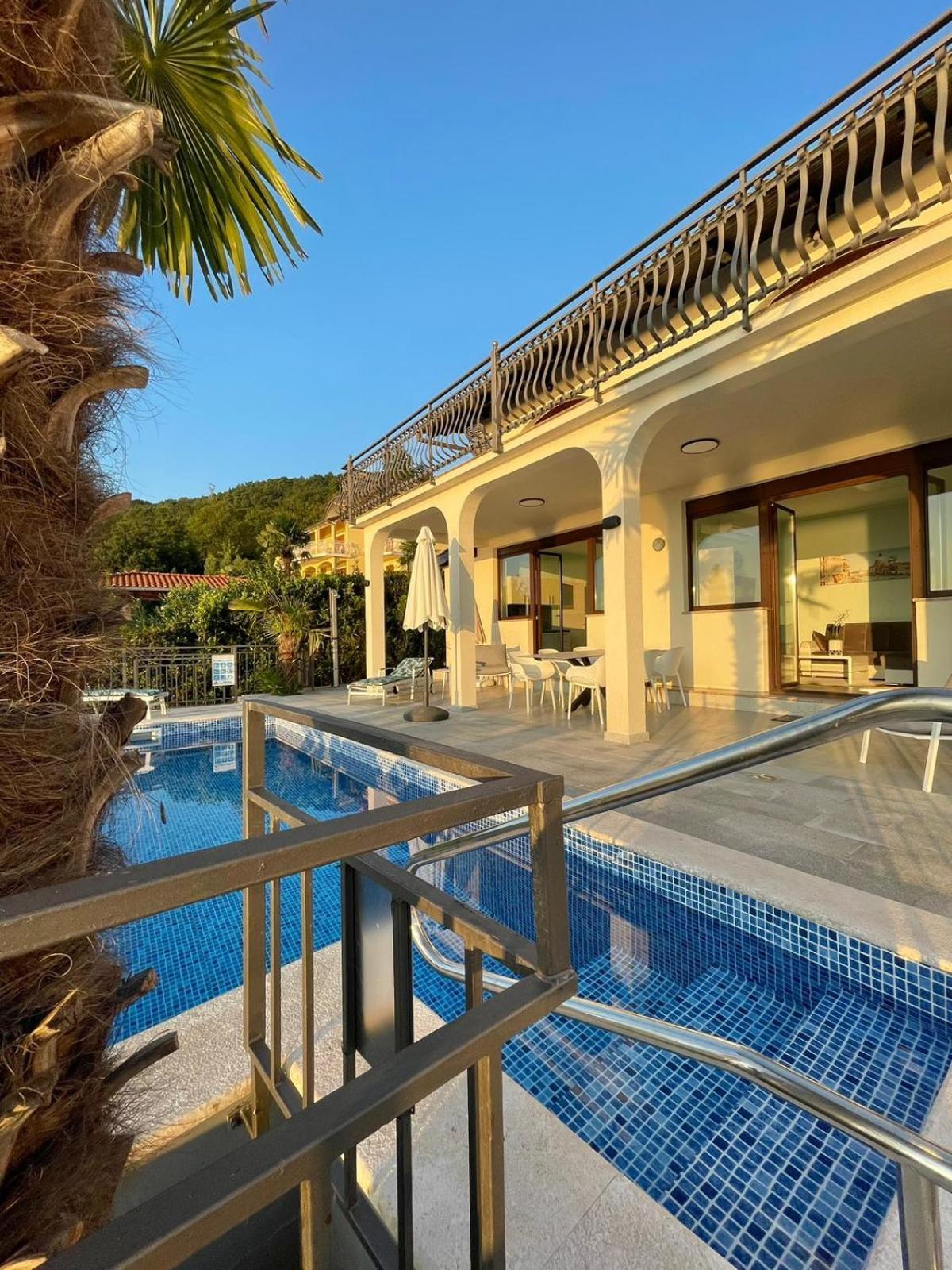 Villa Nikolla Lovran Bagian luar foto