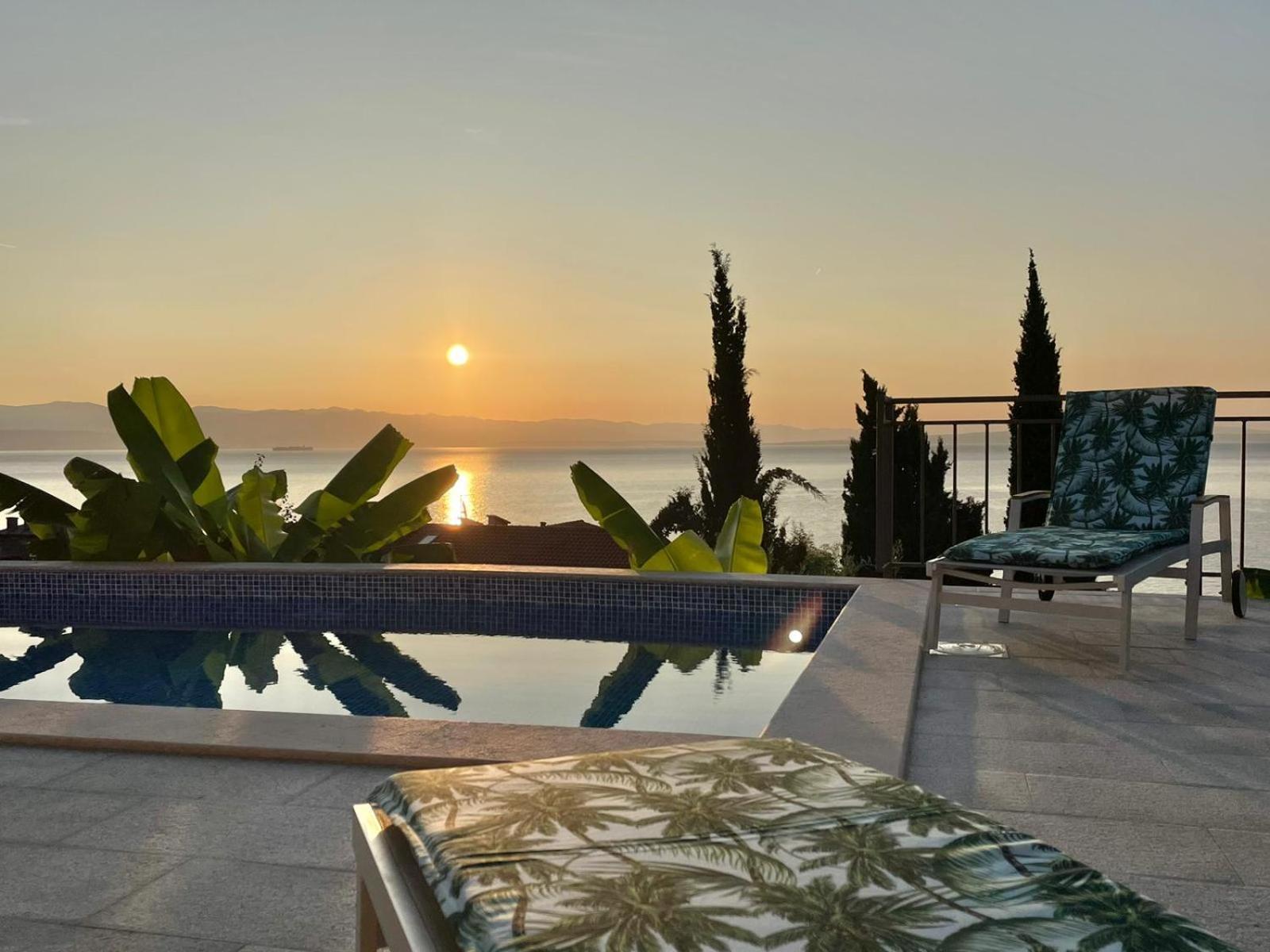 Villa Nikolla Lovran Bagian luar foto