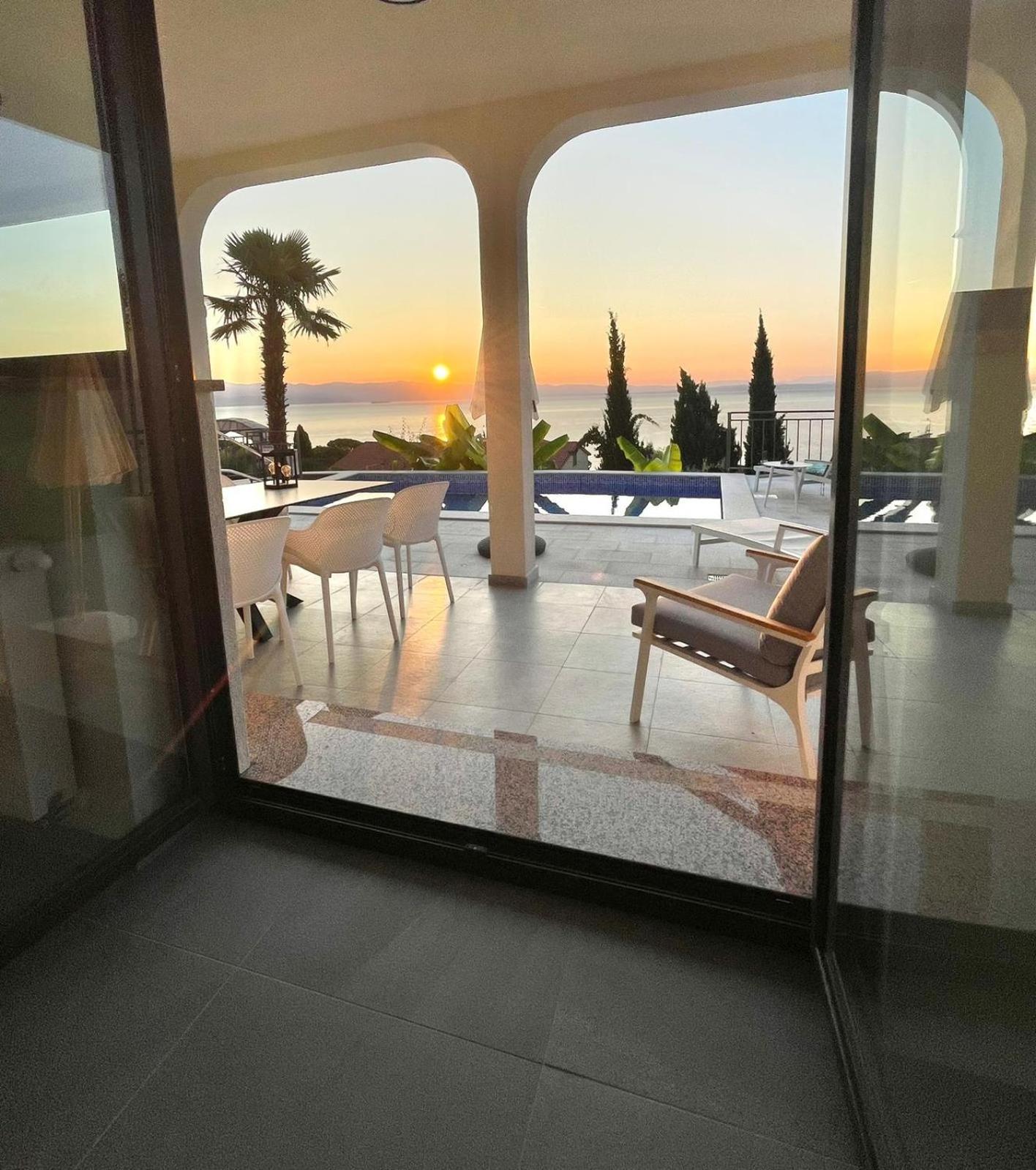 Villa Nikolla Lovran Bagian luar foto