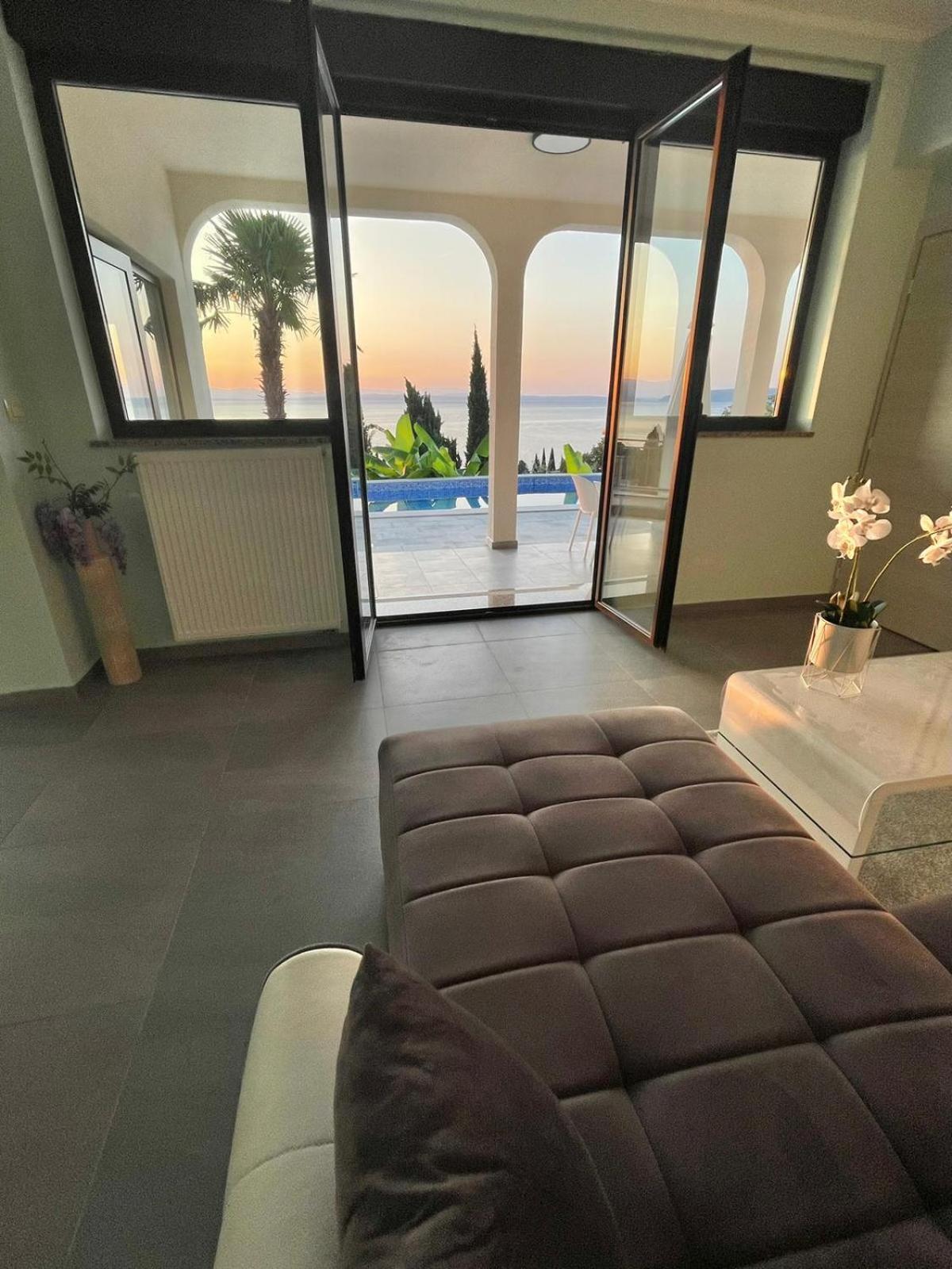 Villa Nikolla Lovran Bagian luar foto
