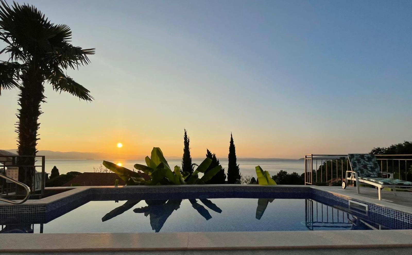 Villa Nikolla Lovran Bagian luar foto